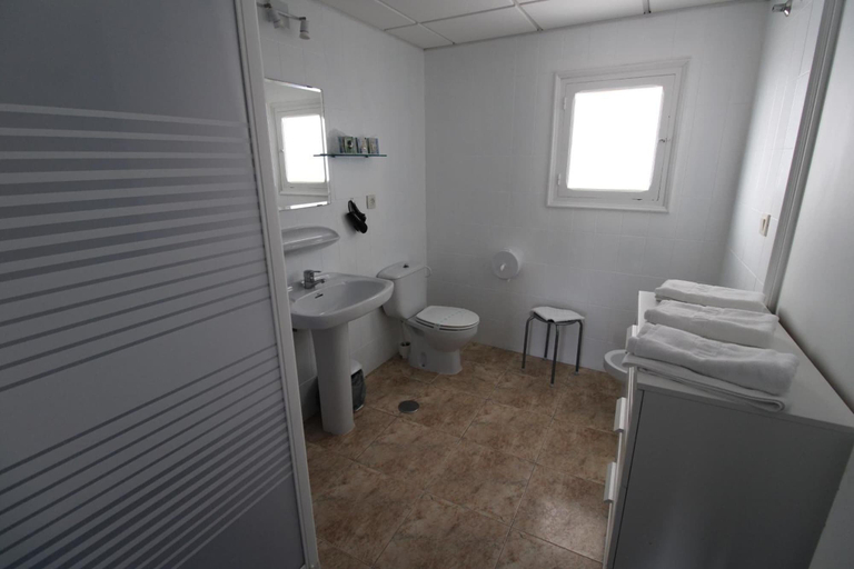 Bathroom 5, Hostal Fornet, Alicante