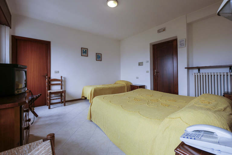 Bedroom 2, Albergo De March, Belluno