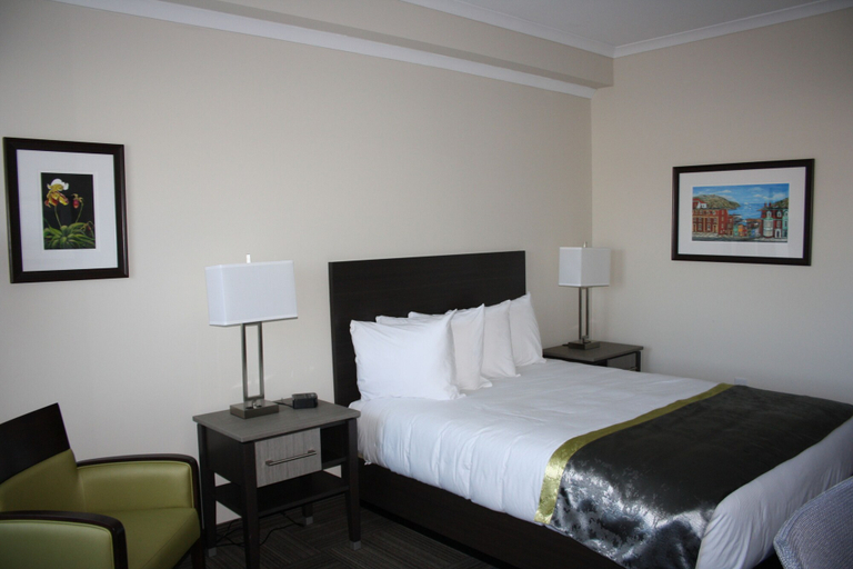 Bedroom 2, Crossroads Inn & Suites, Division No. 1