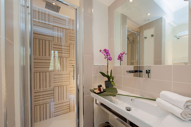 Bathroom 5, DVE Suite Rome, Rome