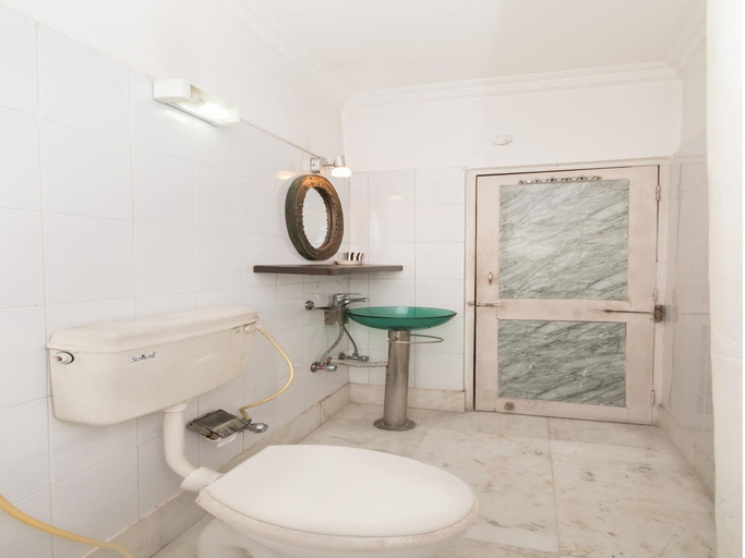 Bathroom 4, Malik Guest House, Kolkata
