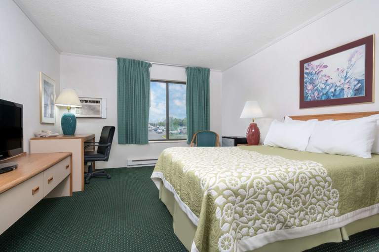 Bedroom 3, Days Inn by Wyndham St Cloud, Stearns