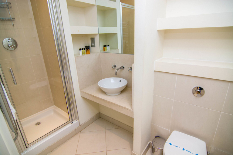 Bathroom 4, Canary Wharf - Corporate River View Apartments, London