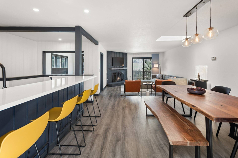 Food & Drinks 5, Snowmass Modern 3 Bedroom w/ Hot Tub 251, Pitkin