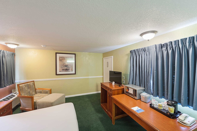 Bedroom 3, Rodeway Inn Wauseon, Fulton