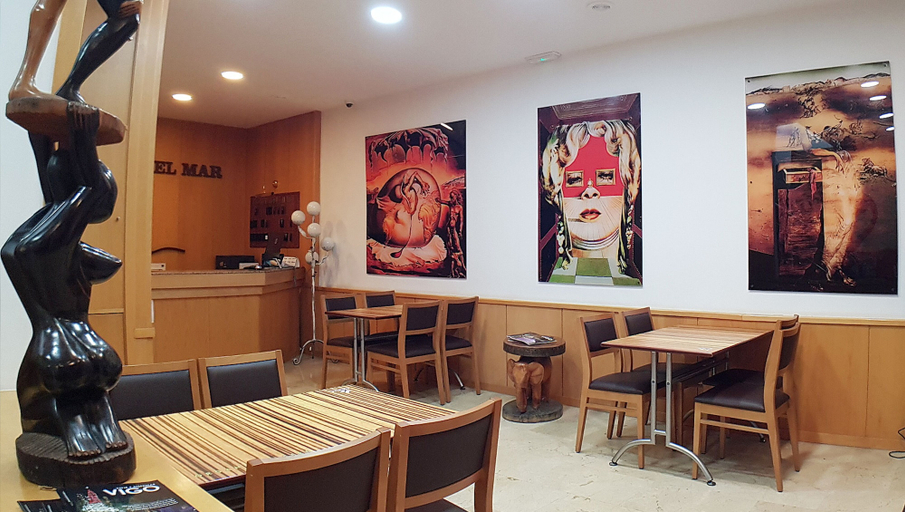 Food & Drinks