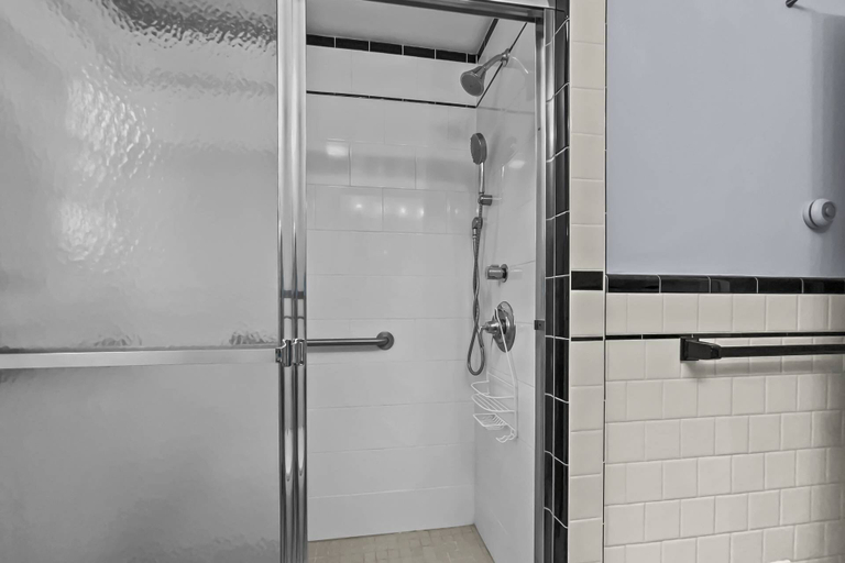 Bathroom 4, Hollyhock House, Essex