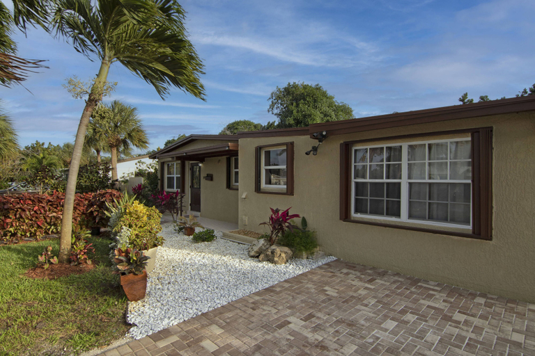 Exterior & Views 2, Serenity Palm Perfect Stay for Groups!, Palm Beach