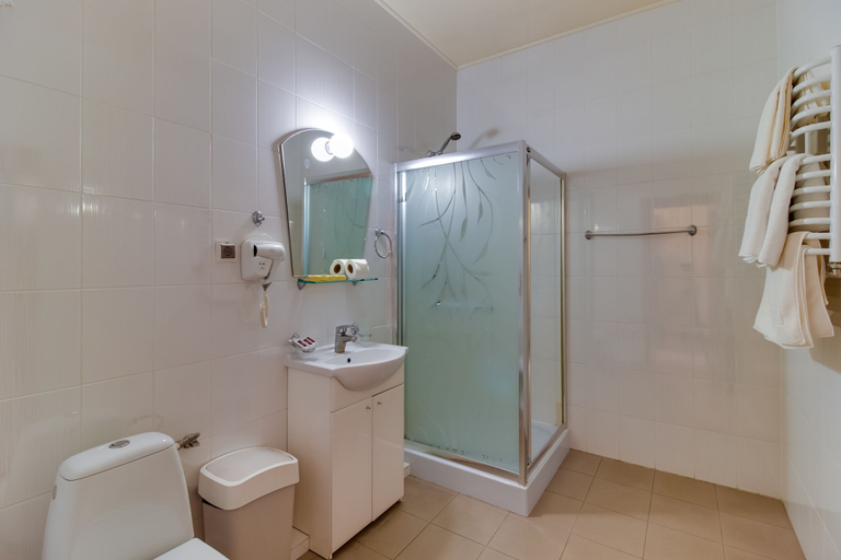Bathroom 3, Hotel Galaktika, L'vivs'ka