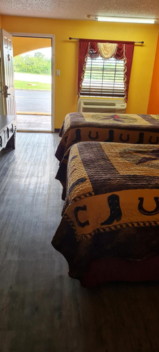 Bedroom 3, Chaparral Motel, Lavaca