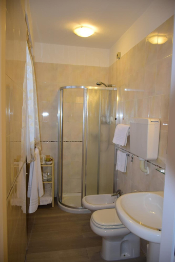 Bathroom 4, Park Hotel Elefante, Verona
