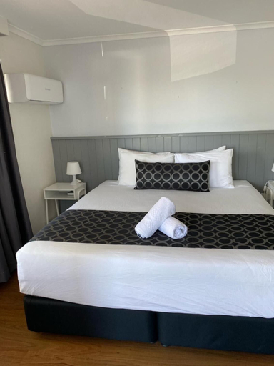 Bedroom 3, Bega Motel, Bega Valley