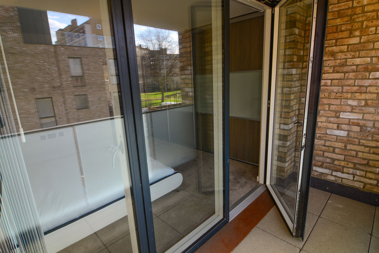 Others 4, Apartment Wharf - Cambridge Avenue, London
