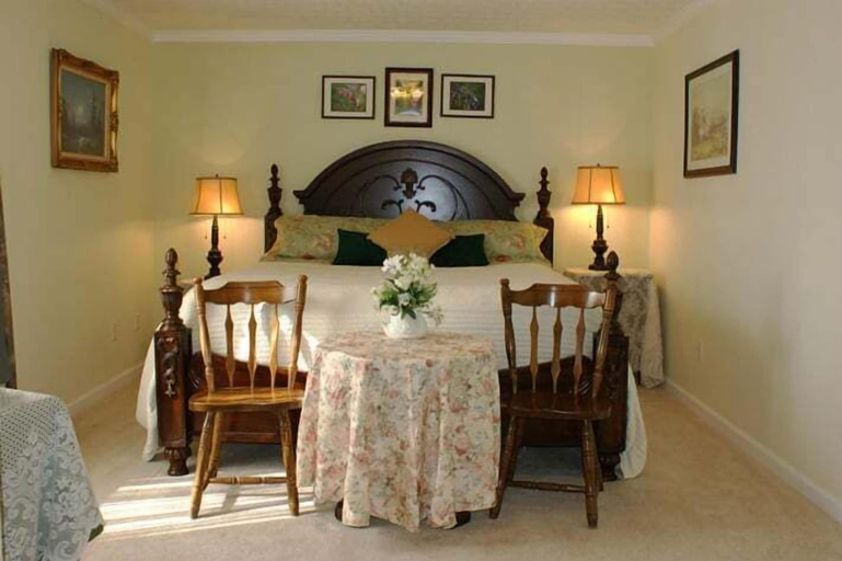 Bedroom 3, Serenity Hill Bed and Breakfast, Edmonson