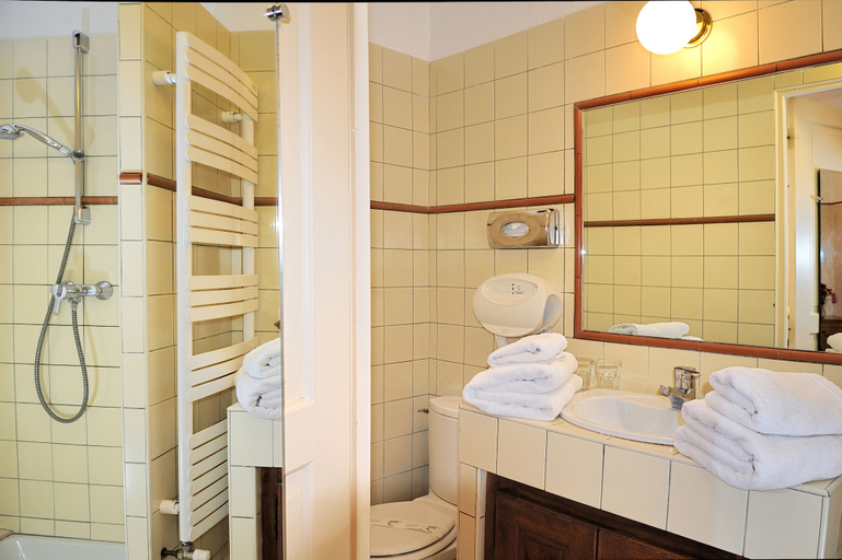 Bathroom 5, Hotel Charembeau, Alpes-de-Haute-Provence