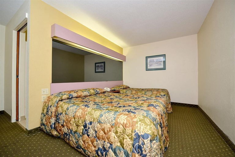 Bedroom 5, Travelers Inn, Schoharie