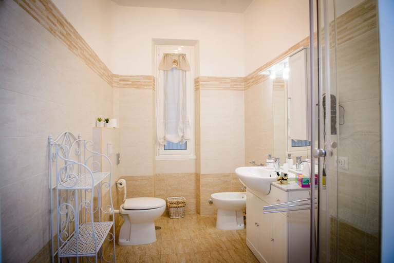 Bathroom 3, Mondo Antico, Roma