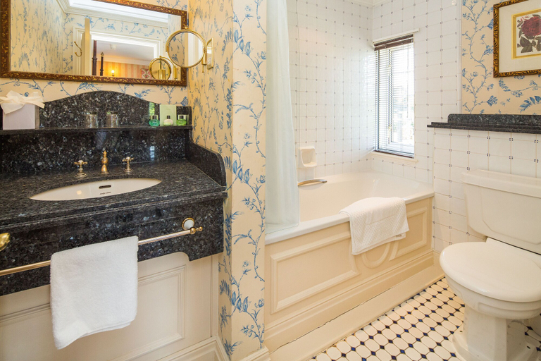 Bathroom 3, The Bedford Arms, Buckinghamshire