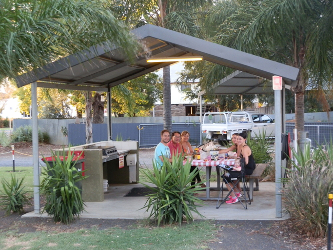 Food & Drinks 5, Narrabri Motel and Caravan Park, Narrabri
