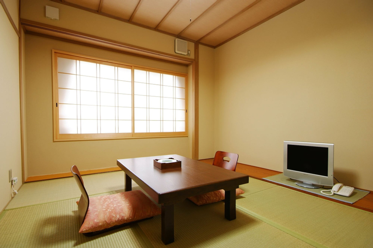 Bedroom 3, Yuukaro Showa, Kami