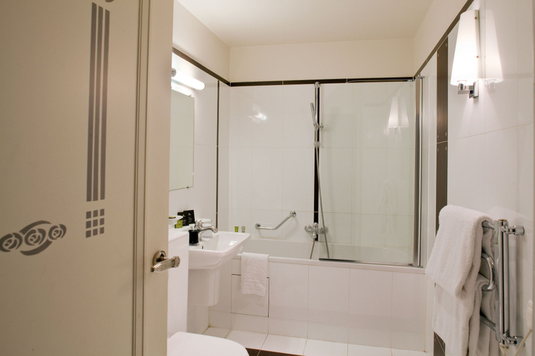 Bathroom 4, Hotel Eiffel Seine, Paris