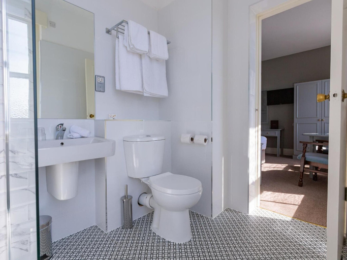 Bathroom 3, Eccles Hotel Glengarriff