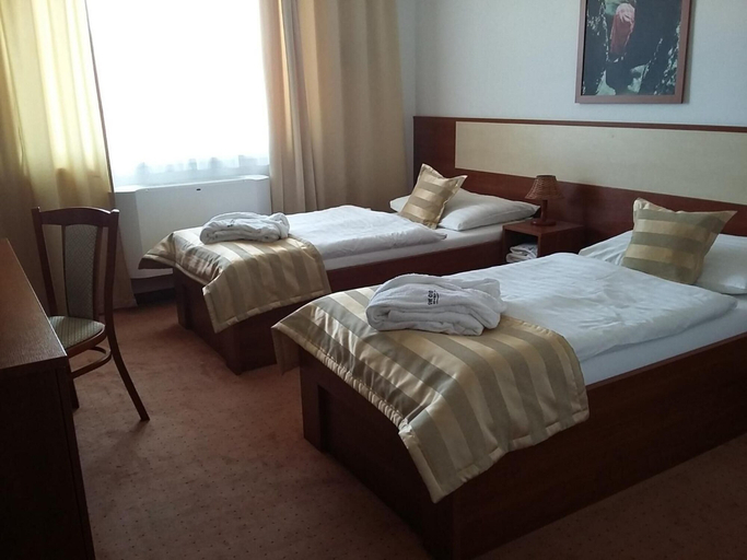 Bedroom 2, Hotel Auto Jas, Nitra