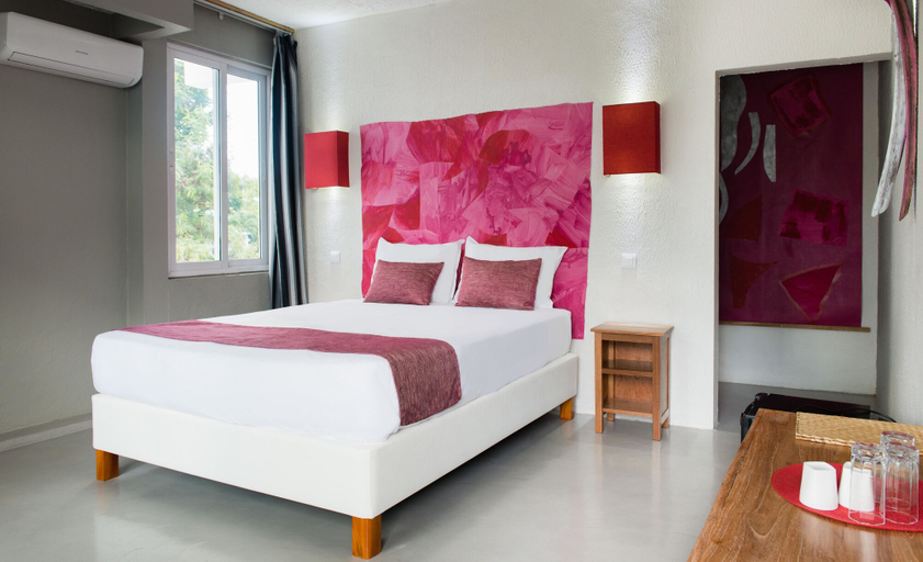 Bedroom 3, La Tonnelle