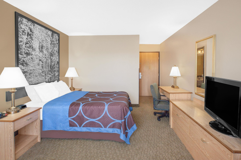 Bedroom 3, Super 8 by Wyndham Seville, Medina