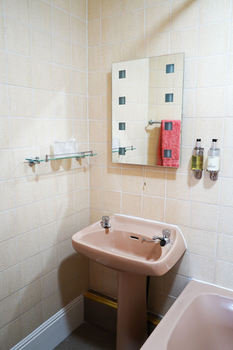 Bathroom 4, The Fox & Hounds Hotel, Devon