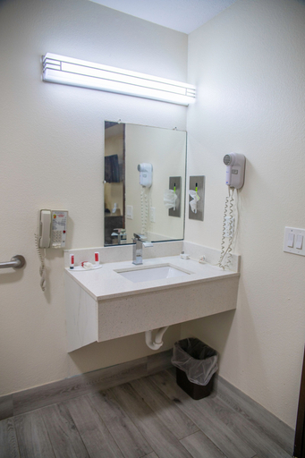 Bathroom 4, Super 8 by Wyndham Mountain Home, Baxter