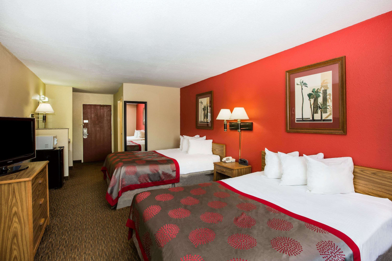 Bedroom 3, Ramada by Wyndham Sioux Falls, Minnehaha