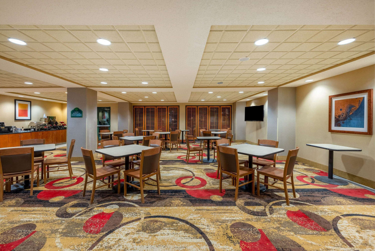Food & Drinks 5, Wingate By Wyndham Gillette, Campbell