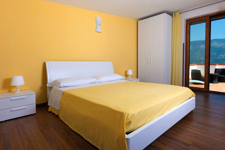 Bedroom 3, Bed and Breakfast Sunflower, Napoli