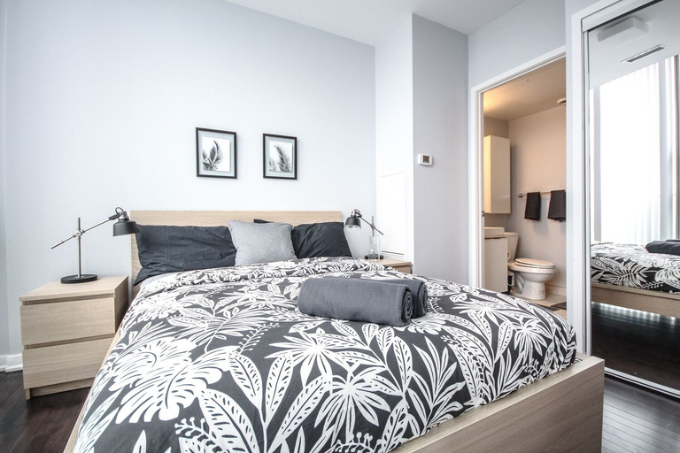 Bedroom 3, Sarkar Suites - Entertainment District, Toronto