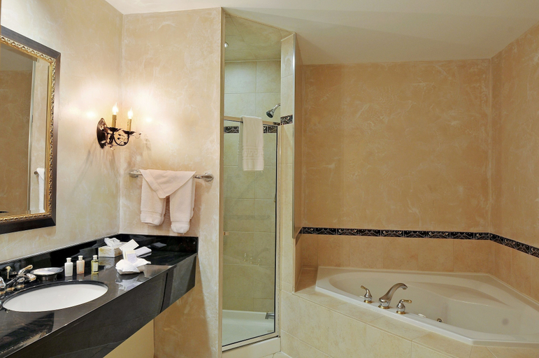 Bathroom 5, Eganridge Resort, Golf Club & Spa, Kawartha Lakes