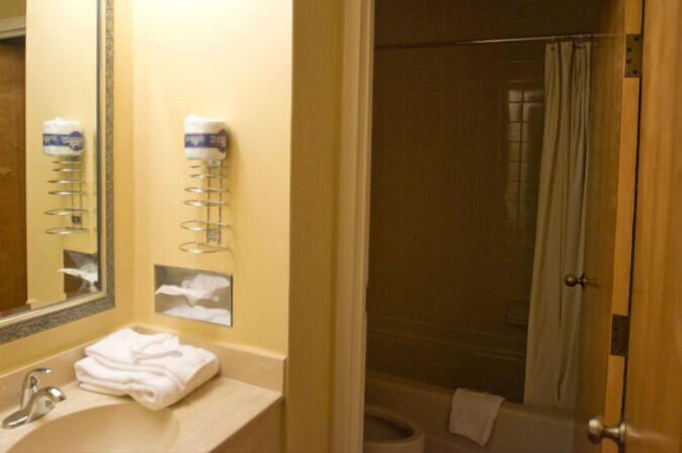 Bathroom 3, Sunbay Resort, Garland