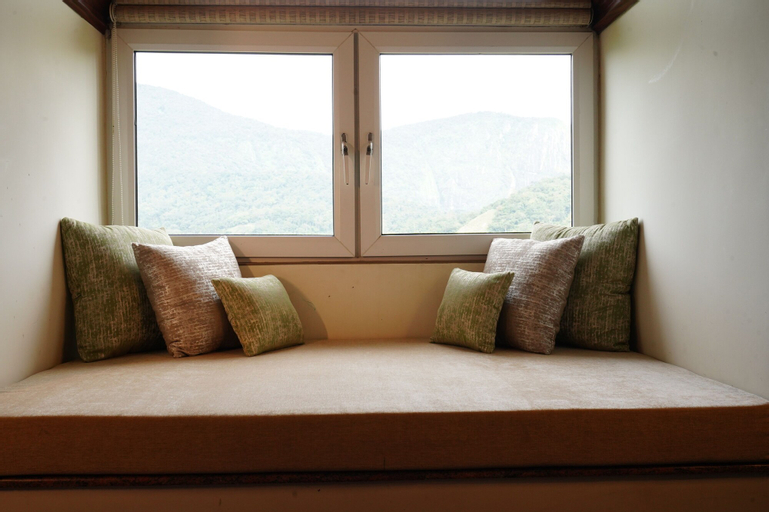 Bedroom 4, Shola Crown Resort - Munnar, Theni