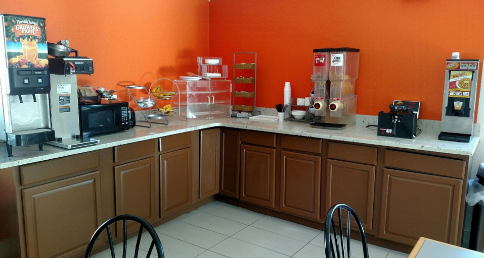 Food & Drinks 5, Howard Johnson by Wyndham Wilmington, New Hanover
