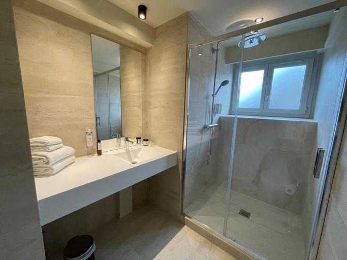 Bathroom 5, Quality Hotel Saint Georges, Saône-et-Loire