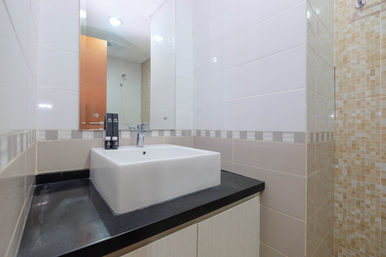 Bathroom 4, Spacious 2BR at Royal Olive Apartment, Jakarta Selatan