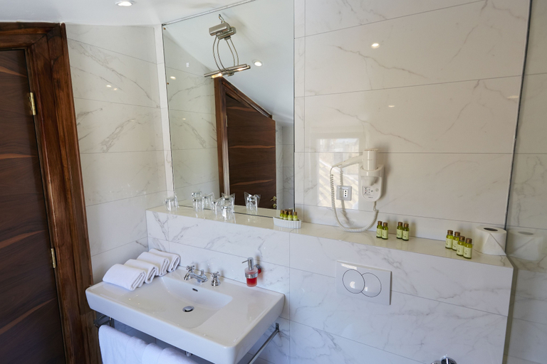 Bathroom 4, Heritage Jupiter Luxury Hotel, Split