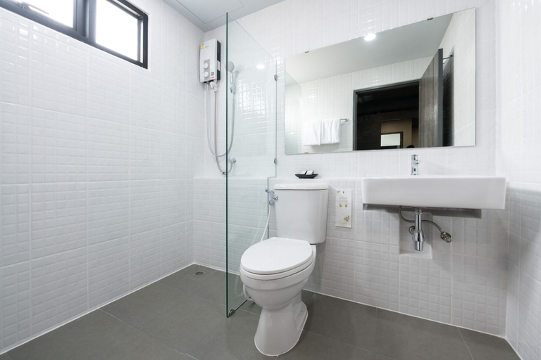 Bathroom 4, Oblique Apartment, Bang Yai