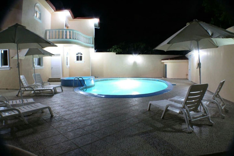 Sport & Beauty 2, Private 6 Bedroom Villa Great for Parties, Sosua