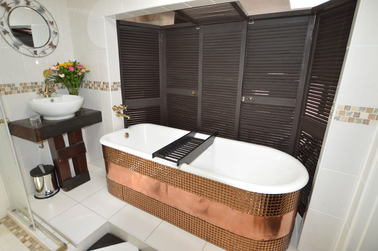 Bathroom 4, Kiwara Guesthouse, City of Johannesburg