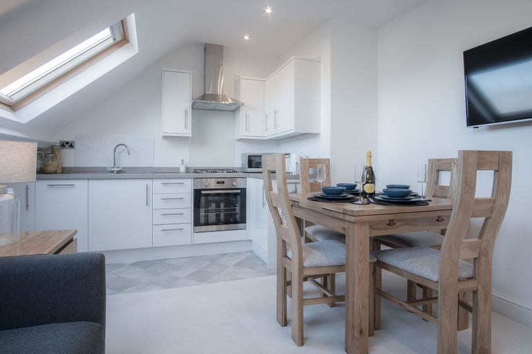 Others 5, Skylark - 2 Bedroom Apartment - Tenby, Pembrokeshire