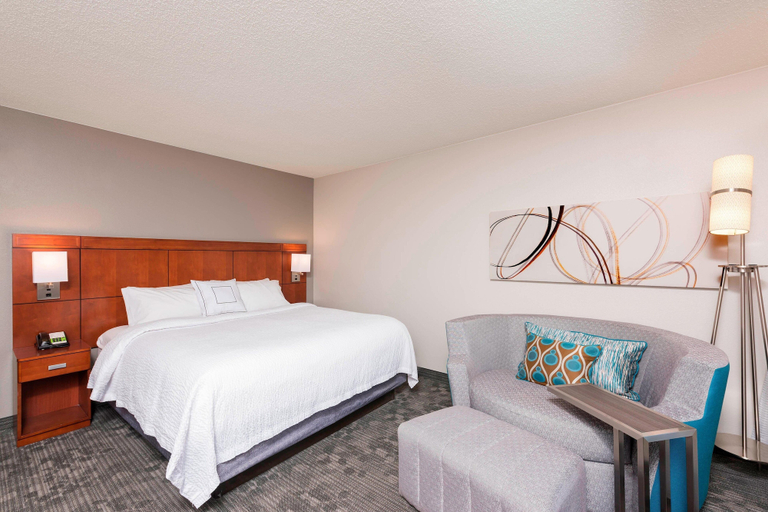 Bedroom 3, Courtyard By Marriott Louisville Downtown, Jefferson
