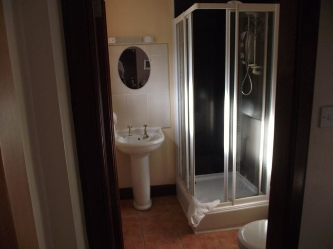 Bathroom 3, Dalgarven House Hotel, North Ayrshire