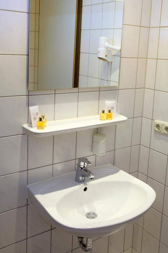 Bathroom 4, VCH Hotel Greifswald, Vorpommern-Greifswald