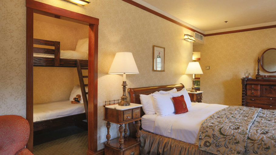 Bedroom 3, Benbow Historic Inn, Humboldt
